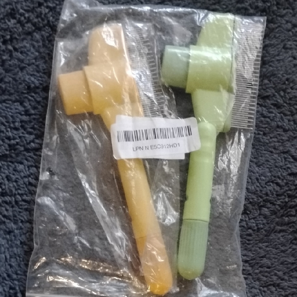 Pet Grooming Combs in Yellow and Green